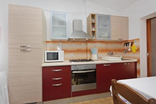 Apartments with a parking space Supetar Brac - 5653 - image 10