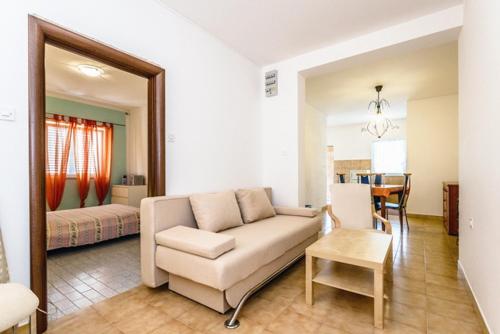 Family friendly apartments with a swimming pool Sveti Anton, Krk - 5291 in Sveti Anton