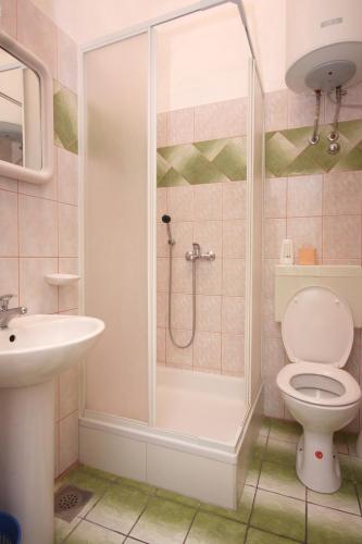 Apartments with a parking space Krk - 5364 - image 12