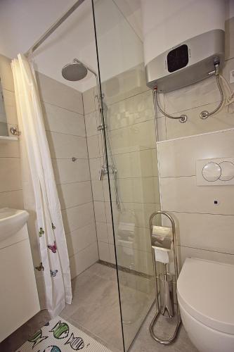 Three-Bedroom Apartment with Terrace image 8