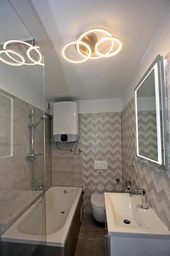 Three-Bedroom Apartment with Terrace image 10