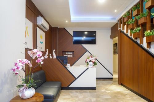 Lobi, Sans Hotel Pippo Yogyakarta by RedDoorz in Kasihan