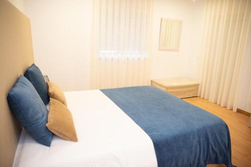 2 twin beds