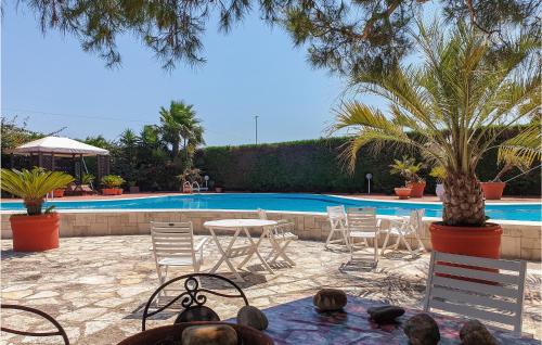 Úszómedence, 2 Bedroom Lovely Apartment In Frigole in Frigole