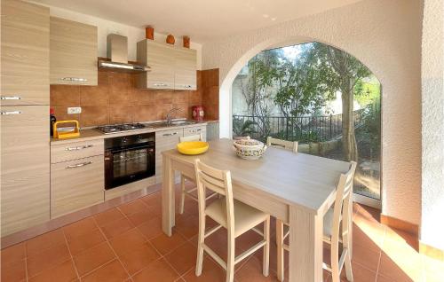 Konyha, 2 Bedroom Lovely Apartment In Frigole in Frigole