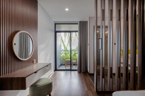 387166455 Chi House Danang Hotel and Apartment