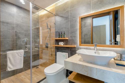 387169386 Chi House Danang Hotel and Apartment