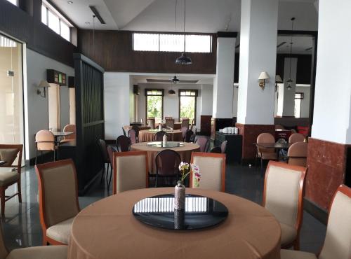 บริการอาหารและห้องอาหารดีเยี่ยม