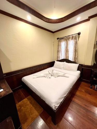 Family Room image 3