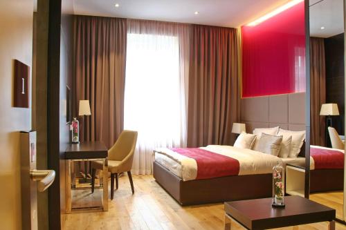 Maccani Black Luxury Suites - image 3