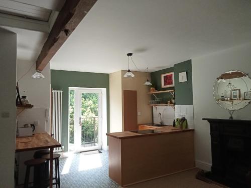 Treetops & Viaducts; open plan two-bed apartment - Apartment - Walsden