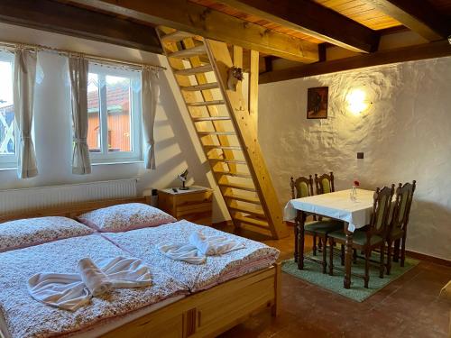 2 double beds, 1 twin bed