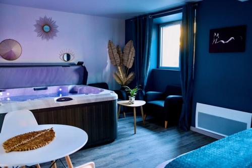 L'Evasion chambre LAOS avec Jacuzzi privatif hotel Donges