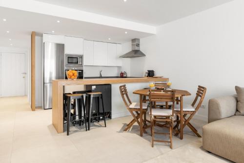Large apartment in Playas del Duque - image 2