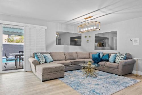 4bdrm 2 Bath Pool Close To Strip Conventions