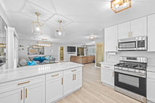 4bdrm 2 Bath Pool Close To Strip Conventions, Las Vegas (photo 8)