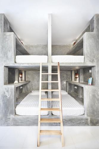 drivethru Hostel Polhena