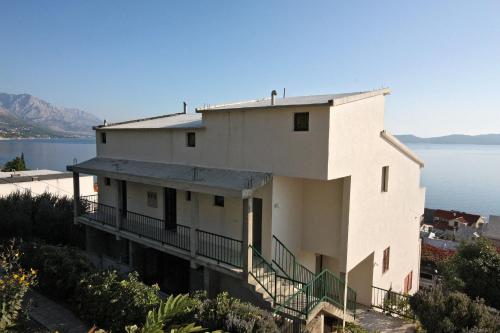  Apartments with a parking space Pisak, Omis - 5154 in Mimice