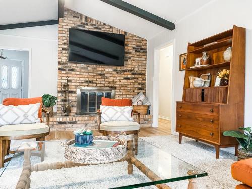 Designer Single Story 4 Bed 3 Bath Home In Mid-century Style With Big Backyard And Garage - Flower Mound, TX
