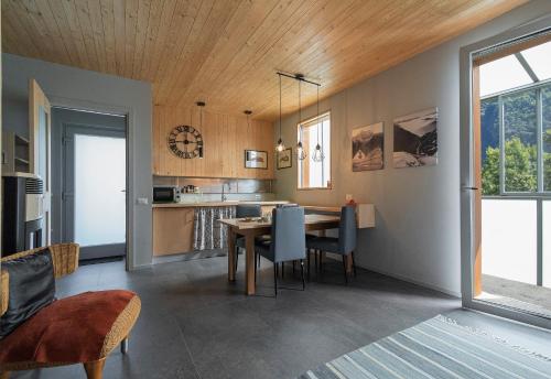Maison 4 soleil. Casa design luce e natura in Crodo