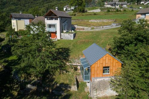 Maison 4 soleil. Casa design luce e natura in Crodo