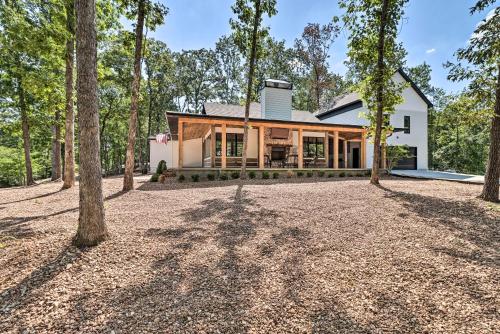 . All-Encompassing Lakehouse w/ Modern Accents!