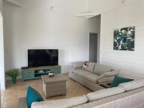 VILLA VUE MER A CLUNY in Sainte Rose