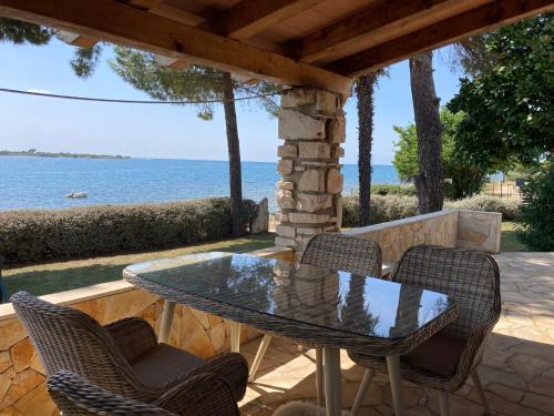  Karigador beach house, Unterkunft in Karigador