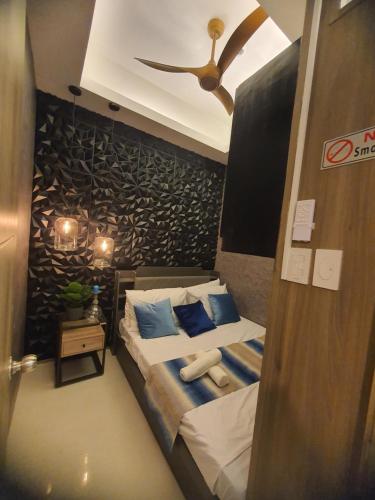 2 br penthouse unit