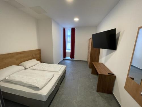 3 twin beds