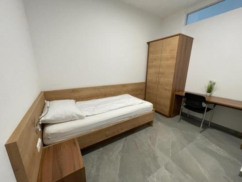 2 bedrooms, 3 beds
