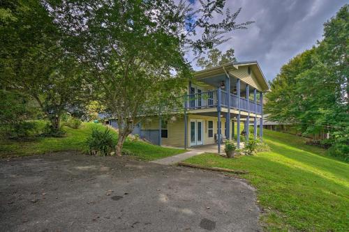 Caryville Home with Dock, Steps to Norris Lake! in 加利威爾