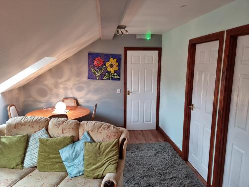 Stylish Loft Apt 2 single bedroom self catering