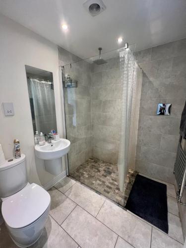Large Double Room & Private EnSuite Bathroom, Badbury Park, Swindon, Near Great Western Hospital