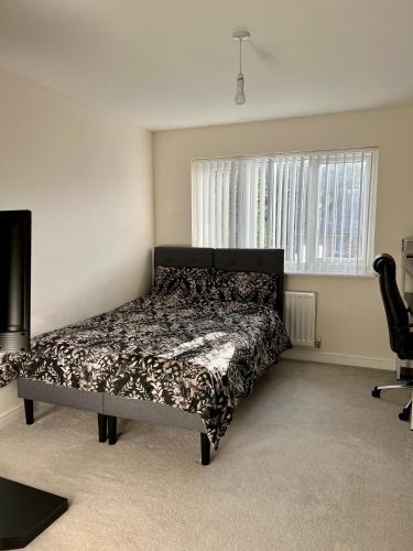 Large Double Room & Private EnSuite Bathroom, Badbury Park, Swindon, Near Great Western Hospital