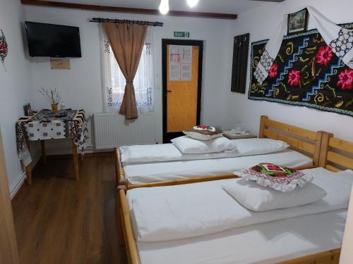 2 twin beds