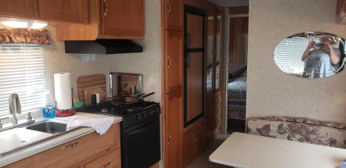 Faciliteiten, Truman Lake Getaway!!! Delightful 1-Bedroom RV in Clinton (MO)