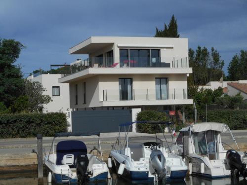 SUPERBE VILLA VUE MER 4 Etoiles 10 COUCHAGES PISCINE CHAUFFE - Location saisonnière - La Londe-les-Maures