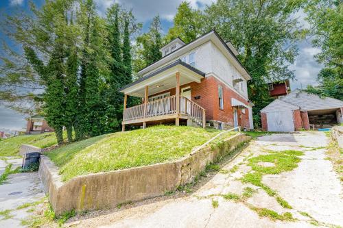 Awesome House, 5 minutes to DT, 2 miles to Stadium and Ruby Memorial! in Morgantown, USA