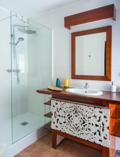 バスルーム, POP'S APPARTEMENTS RESIDENCE MARISOL au bord de la mer in ゴシエール