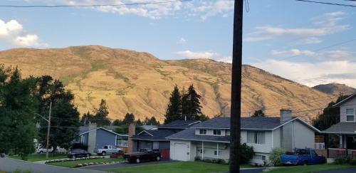 B&B Kamloops - Charming - 2 bedrooms basemnt, 1 full bath & rec room - Bed and Breakfast Kamloops