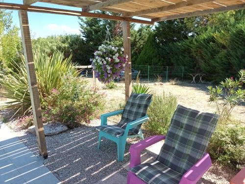 Chalet banane devant piscine, a 6km du festival de piano de la roque d'anthéron