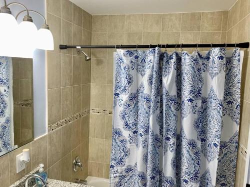 Bathroom, Home in West Palm Beach with Heated Pool in Palm Beach Lakes