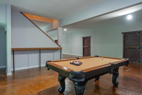 Secluded Luxury Home with Pool and Hot Tub in ASHEVILLE 15 min to Downtown