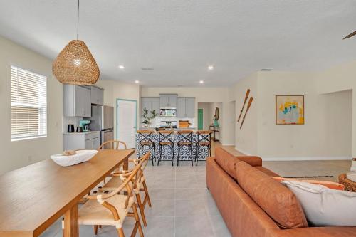 Private pool-jacuzzi Villa 6B Near Disney-25 min, Solterra Resort Davenport!