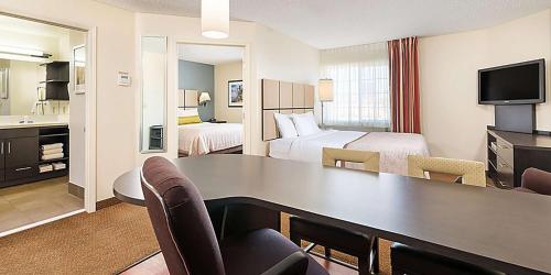 2 queen beds