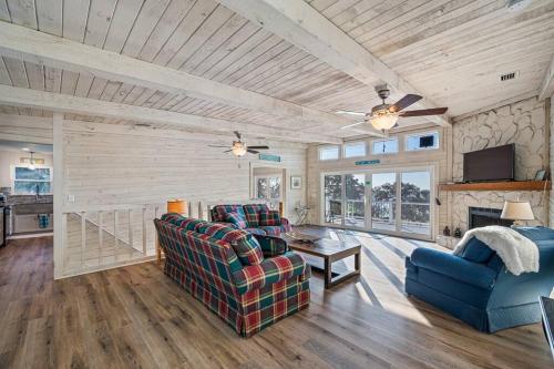 Breathtaking Waterfront Crystal Beach Getaway! in Palm Harbor