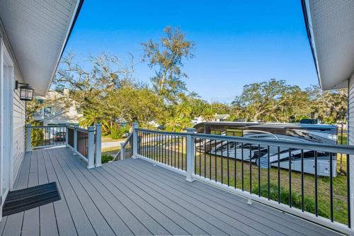 Breathtaking Waterfront Crystal Beach Getaway!