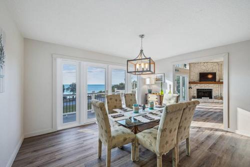 Breathtaking Waterfront Crystal Beach Getaway! in Palm Harbor