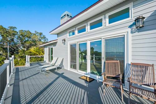 Breathtaking Waterfront Crystal Beach Getaway! in Palm Harbor